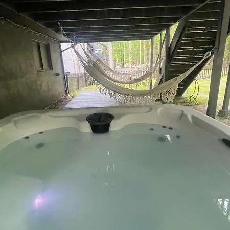 Poconos Modern Chalet - Home Theater - Hot Tub East Stroudsburg Exterior photo