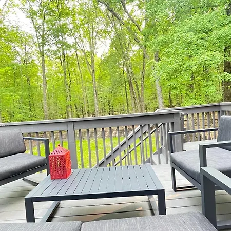 Poconos Modern Chalet - Home Theater - Hot Tub East Stroudsburg Exterior photo