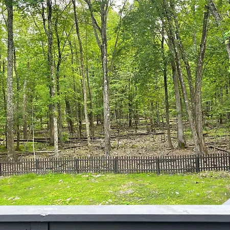 Poconos Modern Chalet - Home Theater - Hot Tub East Stroudsburg Exterior photo