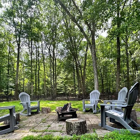 Poconos Modern Chalet - Home Theater - Hot Tub East Stroudsburg Exterior photo