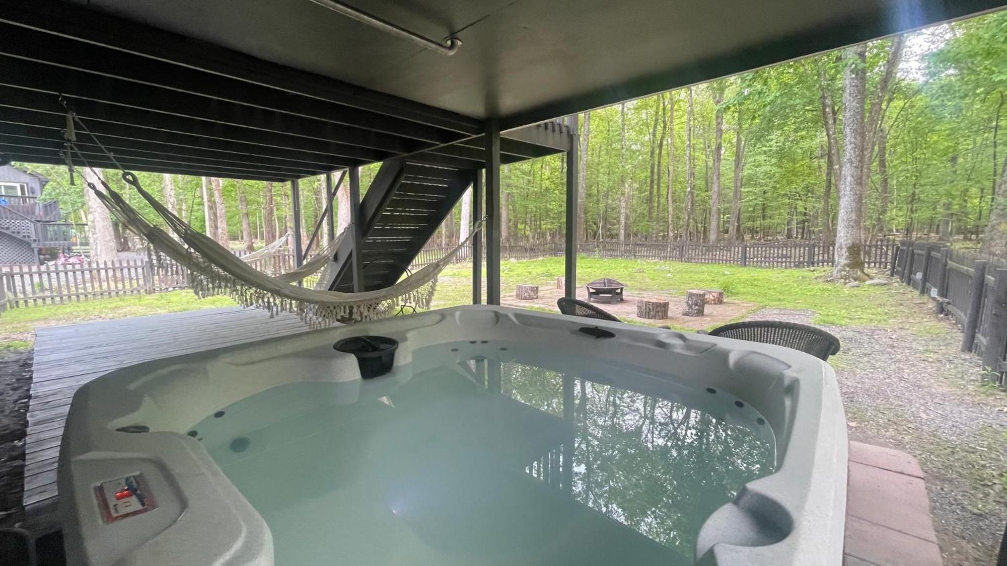 Holiday home Poconos Modern - Theater - Hot Tub