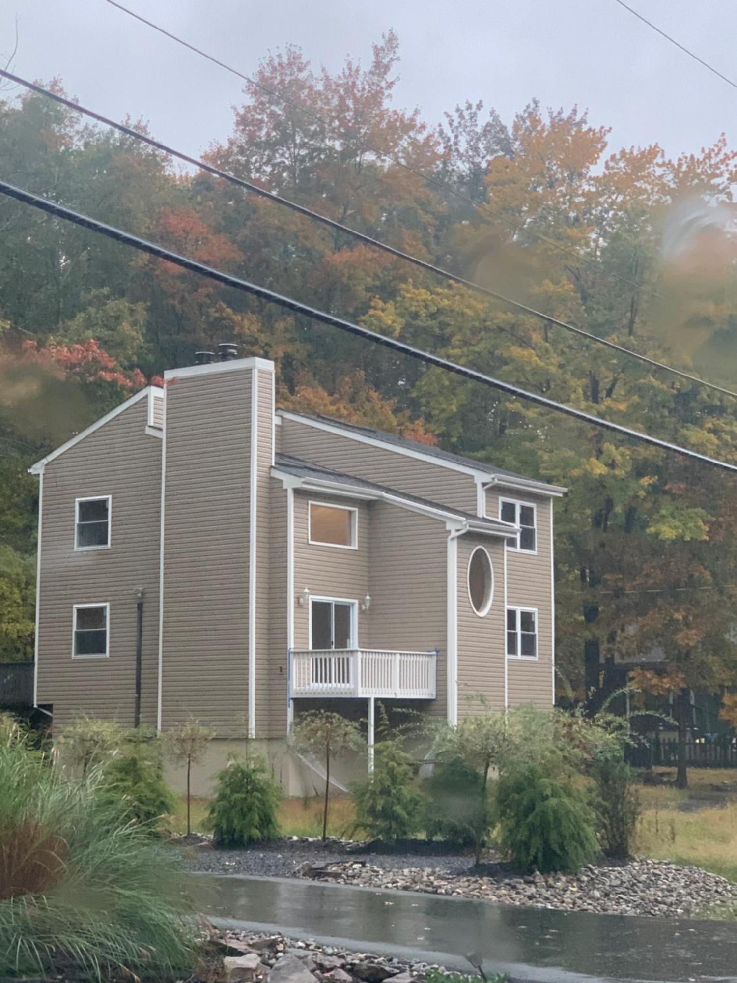 Poconos Modern - Theater - Hot Tub * East Stroudsburg